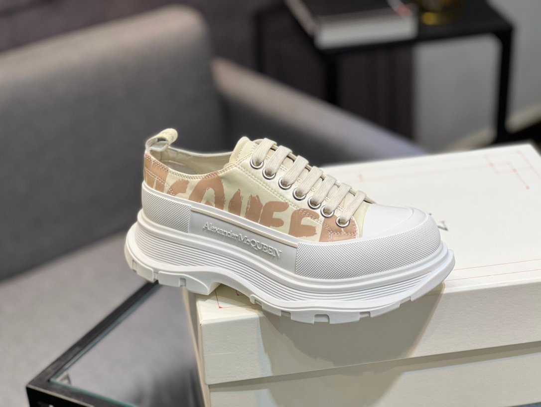 Alexander McQueen-Inspired White & Gold Tread Slick - Image 5