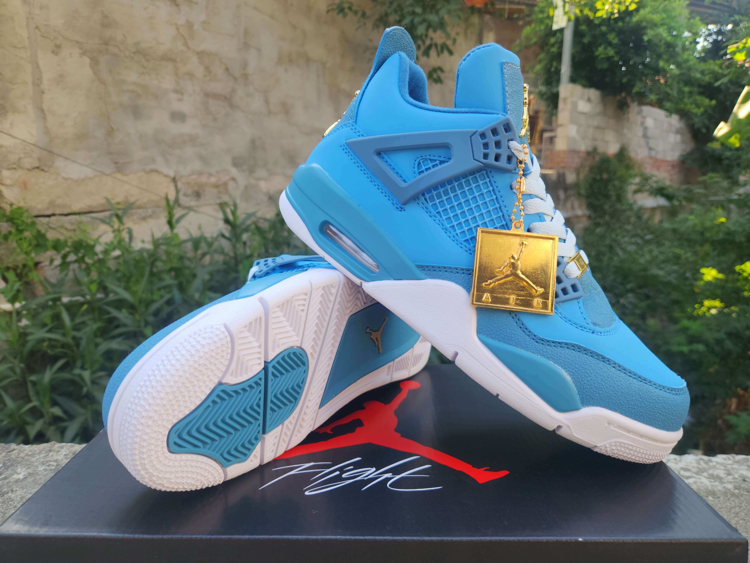 Air Jordan 4 Vibrant Blue - Image 4