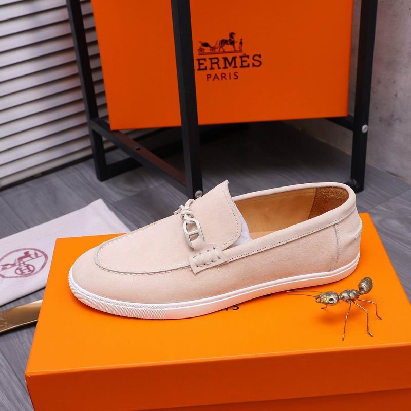 Hermès Loafer in Beige Suede - Image 3